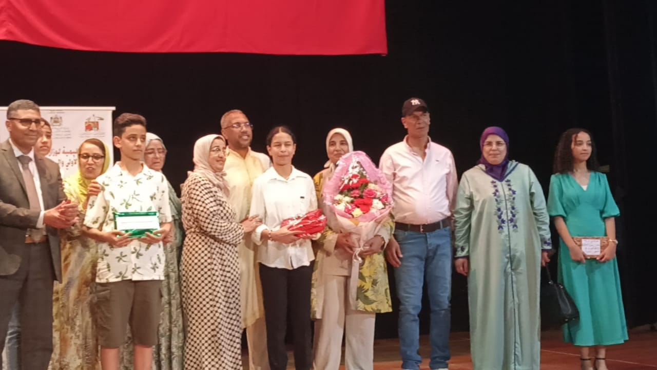 Remise des prix et distinctions — élèves et direction